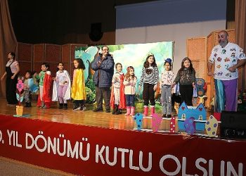 Tiyatro aktifliğine çocuklardan büyük ilgi