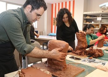 Yetenekler, hoş sanatlar akademisi’nin sanat eğitimleriyle geleceğe hazırlanıyor