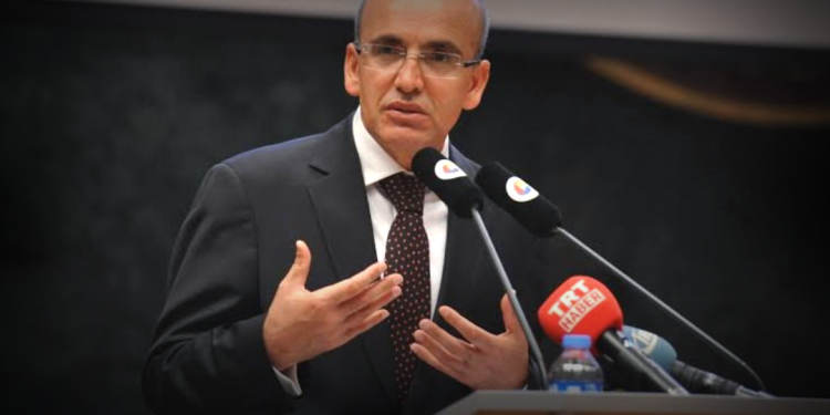 Bakan Şimşek, finansal okuryazarlığı düşük yatırımcıların piyasalarda temkinli olmasını istedi