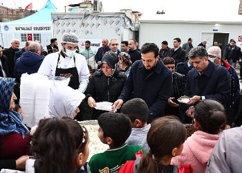 Abdullah Özdemir, Adıyaman ve Malatya’da depremzedeleri ziyaret etti