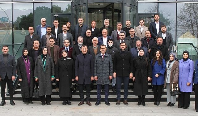 AK Parti Derince Belediye Lider Adayı İbrahim Tatlı, meclis üyesi aday adayları ile bir ortaya gelerek istişarede bulundu