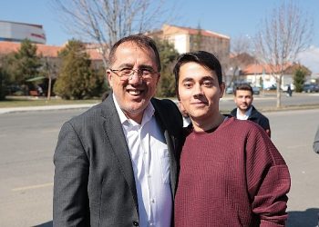 AK Parti Nevşehir Belediye Lider Adayı Dr. Mehmet Savran, 15 Temmuz Mahallesi’nde esnaf ziyaretleri gerçekleştirdi