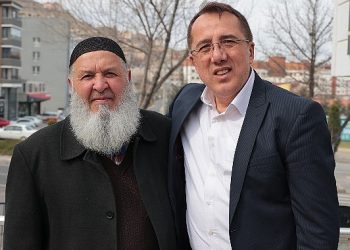 AK Parti Nevşehir Belediye Lider Adayı Dr. Mehmet Savran, 350 Meskenler Mahallesi’nde esnaf ziyaretleri gerçekleştirdi