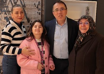 AK Parti Nevşehir Belediye Lider Adayı Dr. Mehmet Savran, hafta sonu seçim çalışmalarını sürdürerek esnaf ziyaretleri gerçekleştirdi