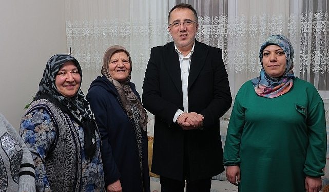 AK Parti Nevşehir Belediye Lider Adayı Dr. Mehmet Savran, “Şehrimize olan sevdamızı, dün olduğu üzere yarında çalışarak göstereceğiz.” dedi