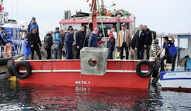 Aliağa Körfezinde Yapay Resifler Suya Bırakıldı