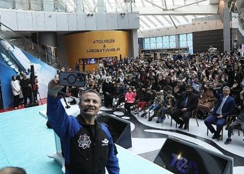 Alper Gezeravcı Uzay Seyahati Sonrası Birinci Gençlik Buluşmasını Konya Bilim Merkezi’nde Yaptı