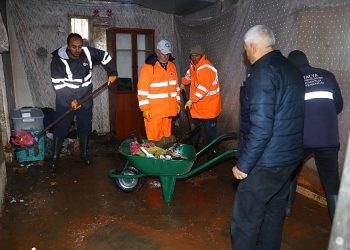 Antalya Büyükşehir 2 bin 403 çalışanla afetzedelerin yanında