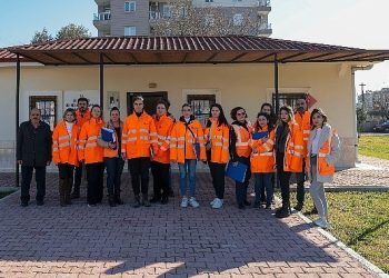 Antalya Büyükşehir sel bölgesinde vatandaşların muhtaçlıkları karşılanıyor