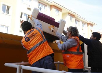 Antalya Büyükşehir sel bölgesindeki vatandaşların yanında