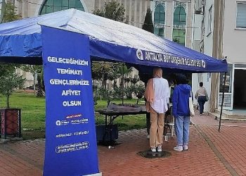 Antalya Büyükşehir’den üniversitelilere çorba ikramı