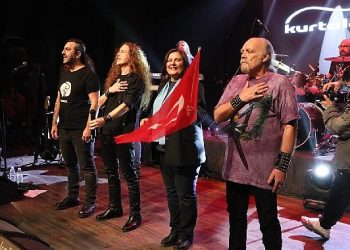 Aydın Büyükşehir Belediyesi Cem Karaca ve Barış Manço’yu Kurtalan Ekspres konseriyle andı