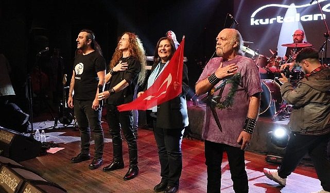 Aydın Büyükşehir Belediyesi Cem Karaca ve Barış Manço’yu Kurtalan Ekspres konseriyle andı