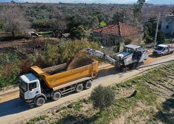Aydın Büyükşehir Belediyesi Germencik Üzümlü – Moralı ortasında yol üretim çalışmalarına devam ediyor