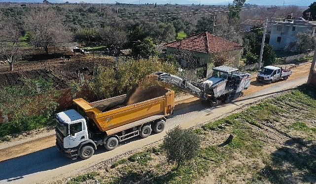 Aydın Büyükşehir Belediyesi Germencik Üzümlü – Moralı ortasında yol üretim çalışmalarına devam ediyor
