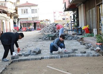 Burhaniye’de Yol Uygunlaştırma Çalışmaları Devam Ediyor