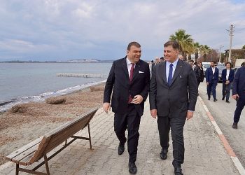 Cemil Tugay ve İsmail Yetişkin Seferihisarlılarla buluştu