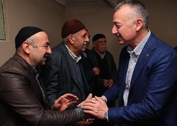 Cumhur İttifakı Kocaeli Büyükşehir Belediye Lider Adayı ve Kocaeli Büyükşehir Belediye Lideri Tahir Büyükakın, İzmit’te Vanlılar ile bir ortaya geldi