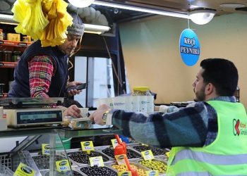 Derince’de pazar esnafına sıcak sabah çorbası