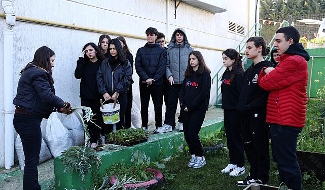 Ders ortasında fide ektiler