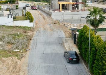 Didim Belediyesi, kent genelinde yol üretim çalışmalarına tüm süratiyle devam ediyor.