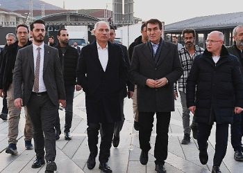 Efkan Ala’dan Osmangazi Meydanı’na tam not