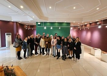 Ege MYO öğrencilerinin seramik ve cam yapıtları sergilendi