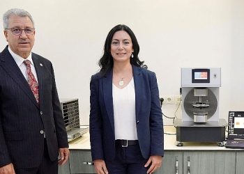 Egeli akademisyenlerin geliştirdikleri “Kumaş Dalama Ölçüm Cihazı” ABD’den patent tescili aldı