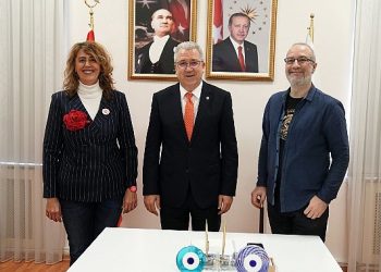 Egeli Sinemacı Akademisyene “En Yeterli Yönetmen” Mükafatı