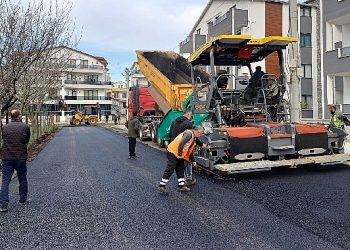 Gölcük’te Yazlık Termal Sokak asfaltlandı