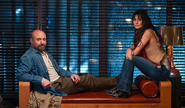 Halit Ergenç ve Tûba Büyüküstün’den eşsiz performans “Yarın Yokmuş Gibi” GAİN’de yayında…