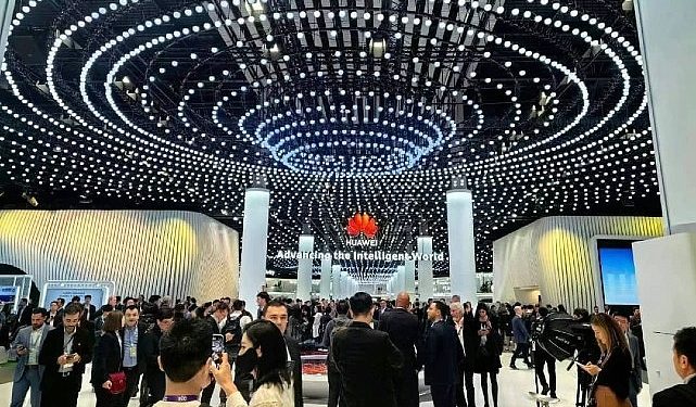Huawei modaya taraf veren eserlerini Taşınabilir Dünya Kongresi 2024’te tanıttı