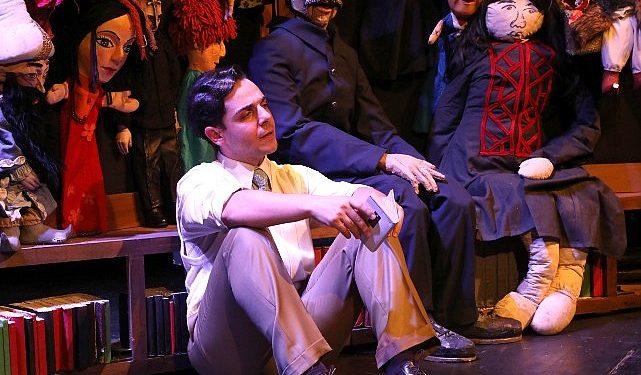 İstanbul Büyükşehir Belediyesi Kent Tiyatroları Dinçer Sümer’in yazdığı, Ersin Umulu’nun yönettiği “Maviydi Bisikletim” isimli oyunu seyirciyle buluşturuyor.