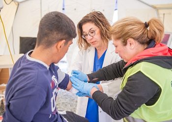 İzmir afet bölgesiyle dayanışmayı sürdürüyor