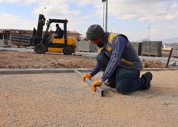 Karaman Belediyesi’nin projelerinden biri olan ve imalinde geri dönüşümden elde edilen malzemelerin kullanıldığı Geri Dönüşüm Parkı’nda çalışmalar sürüyor