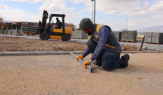 Karaman Belediyesi’nin projelerinden biri olan ve imalinde geri dönüşümden elde edilen malzemelerin kullanıldığı Geri Dönüşüm Parkı’nda çalışmalar sürüyor