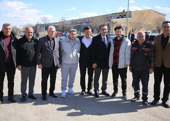 “Karaman için canla başla” kentin sokaklarını adım adım gezen Belediye Lideri Savaş Kalaycı, sanayi sitesindeki ziyaretlerine devam ediyor.