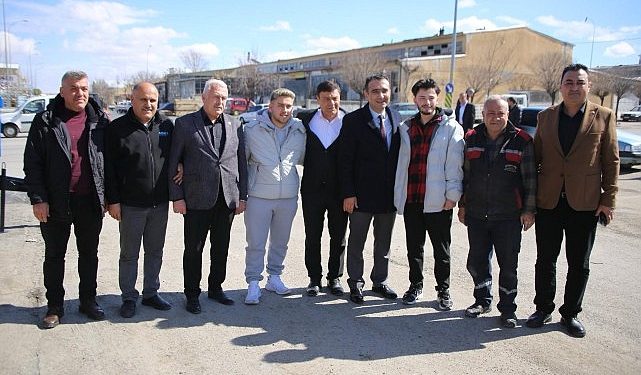 “Karaman için canla başla” kentin sokaklarını adım adım gezen Belediye Lideri Savaş Kalaycı, sanayi sitesindeki ziyaretlerine devam ediyor.