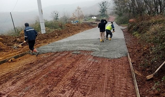 Kartepe Belediyesi Fen İşleri Müdürlüğü’ne bağlı gruplar ilçe genelinde üst yapı çalışmalarına aralıksız devam ediyor