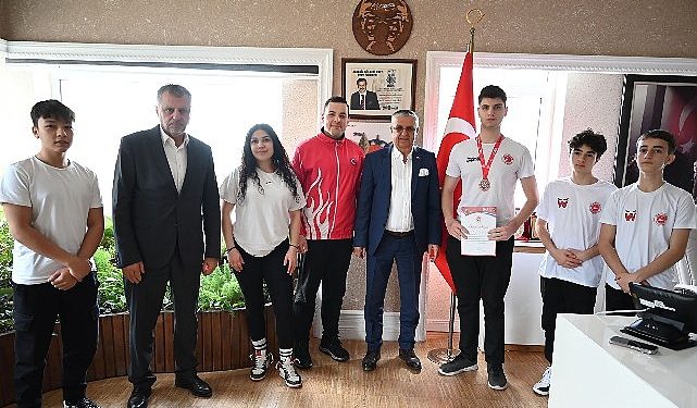 Kemer Belediyesi Kick Boks Ekibi göz dolduruyor