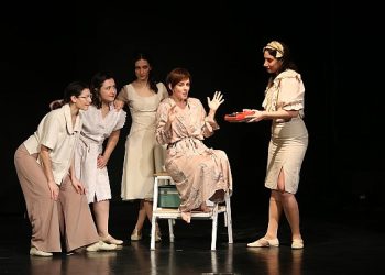 Küçükçekmeceli 50 Yetişkin Tiyatro İle Buluştu