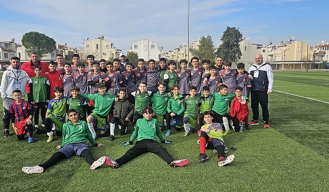 Kuşadası’nda her yıl klasik olarak düzenlenen Sömestr Cup’a katılan Narlıdere Belediyespor, turnuvadan 3 kupayla döndü