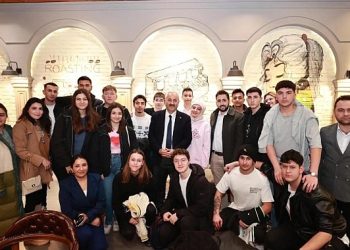 Lider Adayı Büyükgöz Gebzeli Gençlerle ‘Gençlik Kahvesi’nde Buluştu