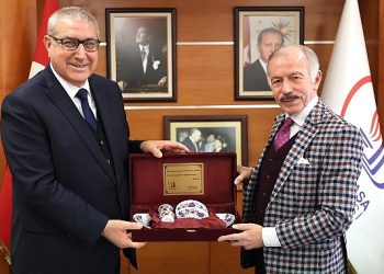 Lider Aydıner’e fahri hemşehrilik beratı