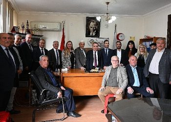 Lider Böcek muhtarlarla bir ortaya geldi