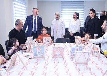 Lider Büyükakın, Anne Kent Begonya’da iştirakçilerle buluştu