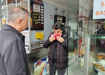 Lider Sezer’den esnafa en hoş ikram