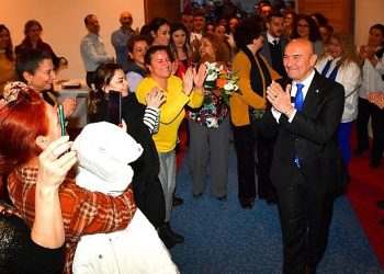 Lider Soyer: “İzmir’in özgür ve güçlü bayanlarına armağan olsun”