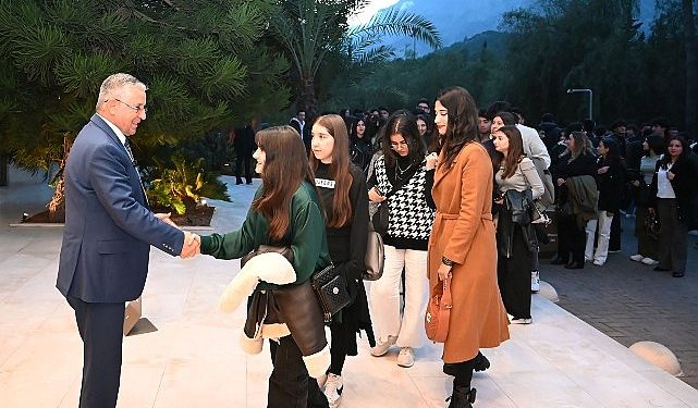 Lider Topaloğlu’ndan öğrencilere motivasyon yemeği