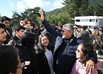 Lider Topaloğlu’ndan öğrencilere tepede motivasyon aktifliği